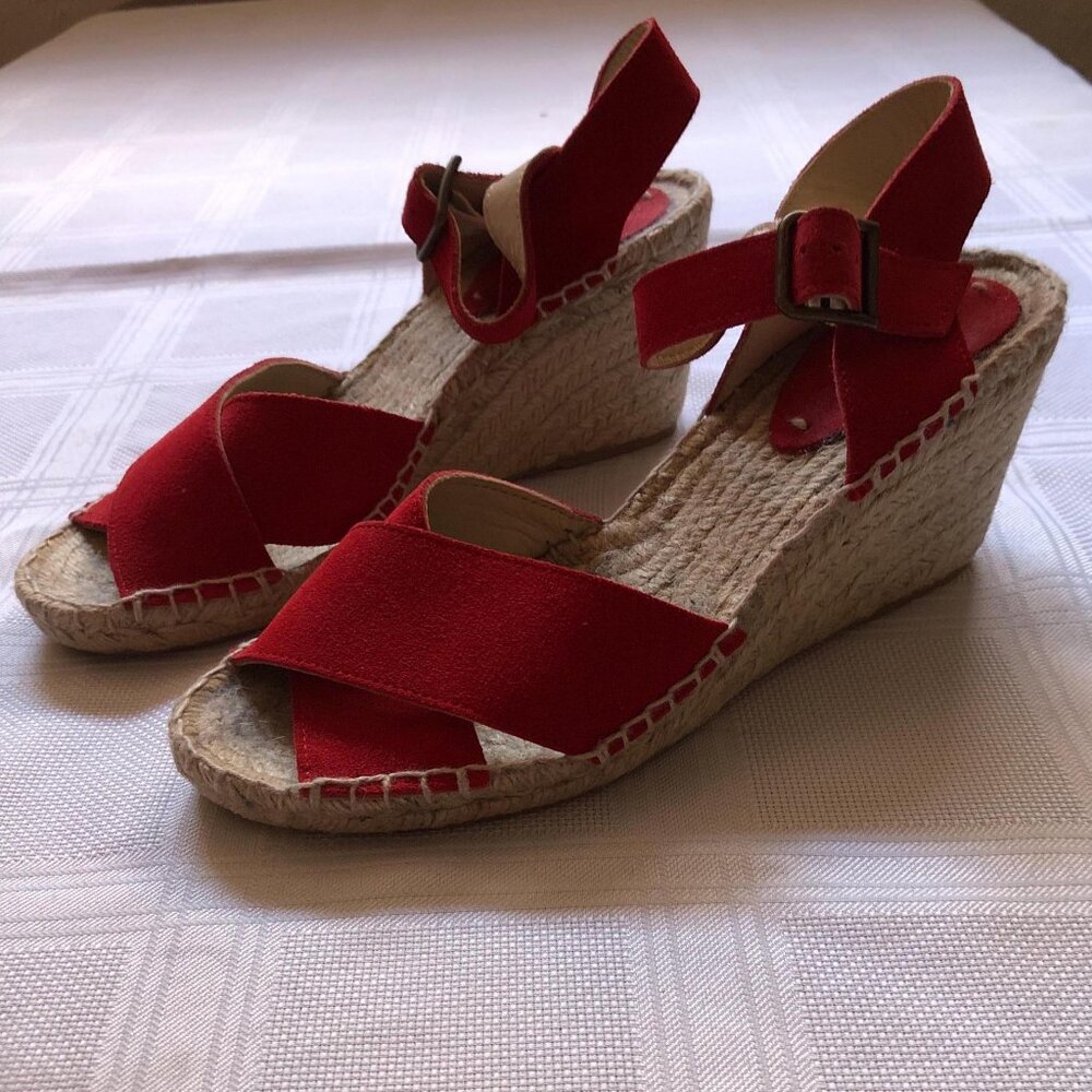 New never worn lipstick red Soludos wedge espadrilles in suede - size 9.5 US